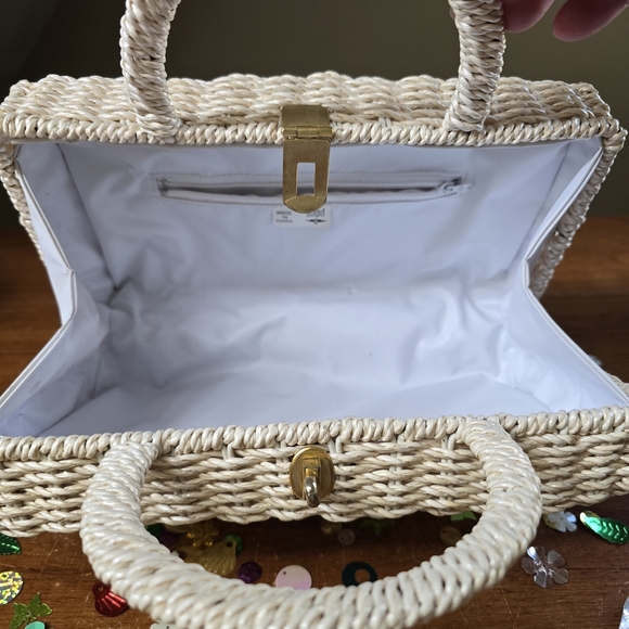 Elegant Cream Woven Handbag - Picture 7 of 10